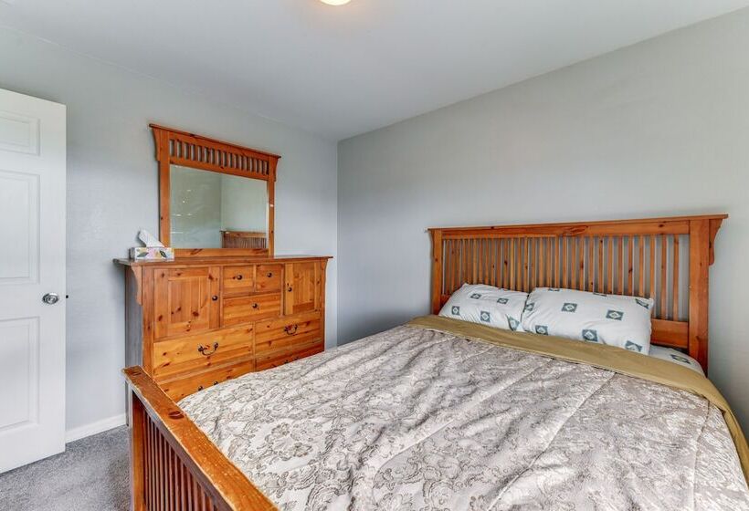 Pet Friendly Home W/ Fenced Yard In Florence!