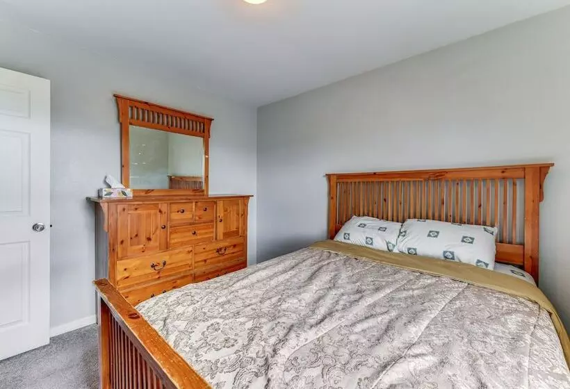 Pet Friendly Home W/ Fenced Yard In Florence!