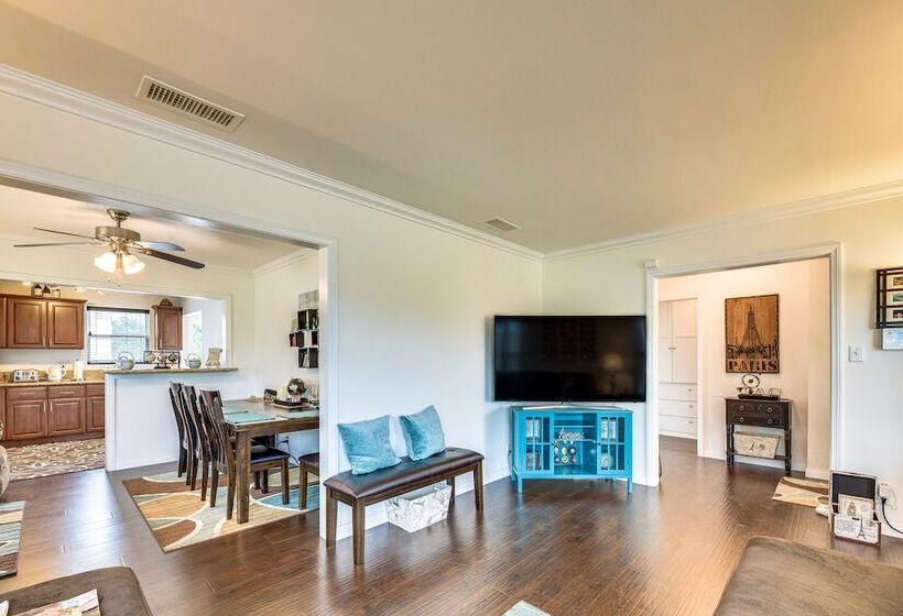 Lovely Los Angeles Getaway: Patio, Near Beaches!