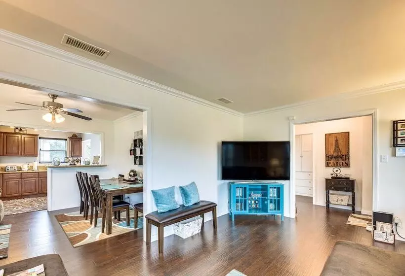 Lovely Los Angeles Getaway: Patio, Near Beaches!