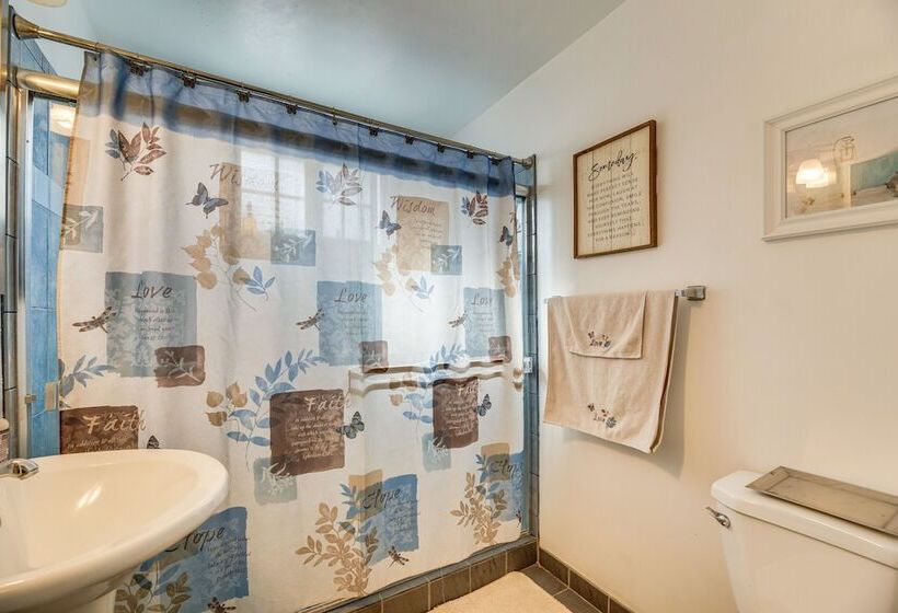 Lovely Los Angeles Getaway: Patio, Near Beaches!