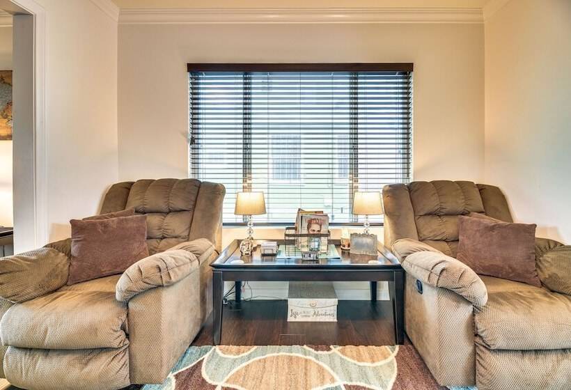 Lovely Los Angeles Getaway: Patio, Near Beaches!