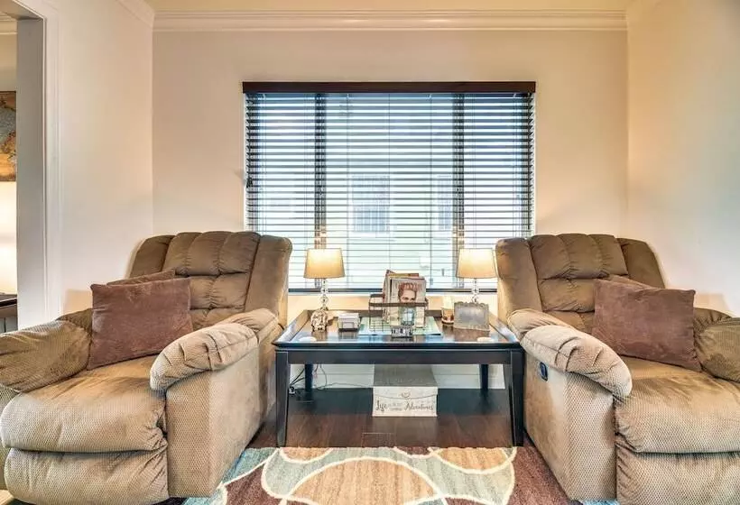Lovely Los Angeles Getaway: Patio, Near Beaches!