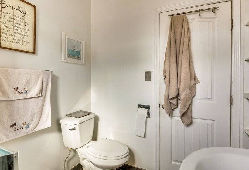 Lovely Los Angeles Getaway: Patio, Near Beaches!