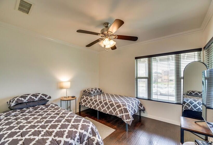 Lovely Los Angeles Getaway: Patio, Near Beaches!