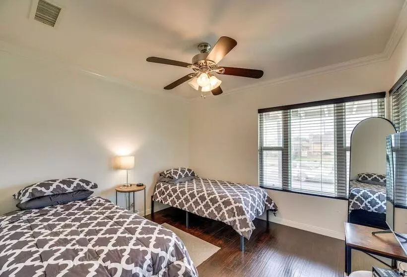 Lovely Los Angeles Getaway: Patio, Near Beaches!