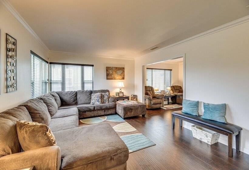 Lovely Los Angeles Getaway: Patio, Near Beaches!