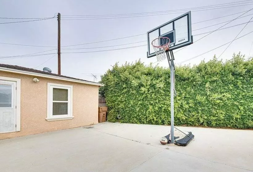 Lovely Los Angeles Getaway: Patio, Near Beaches!