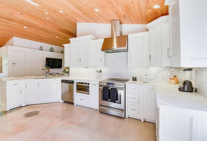 Miramar Beach Home: Walk To Private Beach!