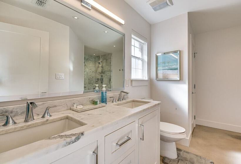 Miramar Beach Home: Walk To Private Beach!