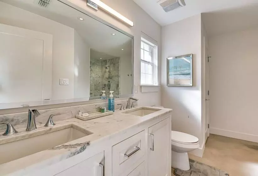 Miramar Beach Home: Walk To Private Beach!