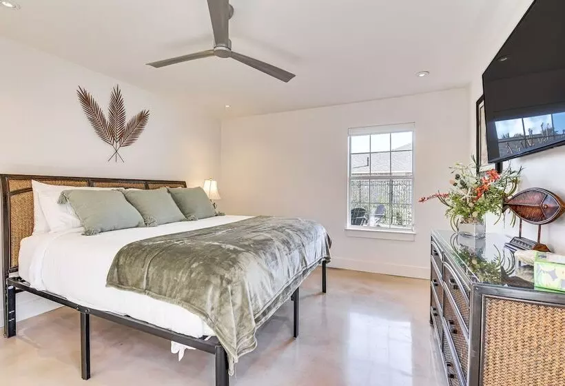 Miramar Beach Home: Walk To Private Beach!