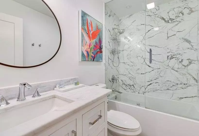 Miramar Beach Home: Walk To Private Beach!