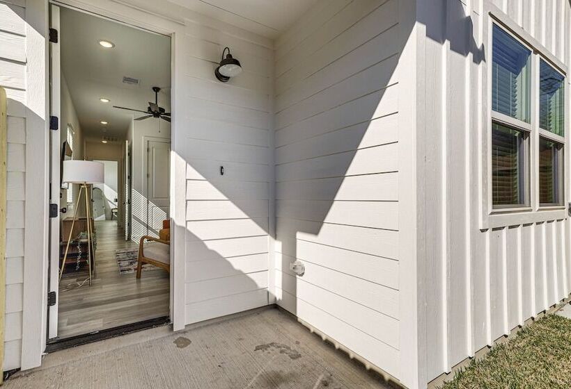 Modern Houston Vacation Rental, 8 Mi To Downtown!