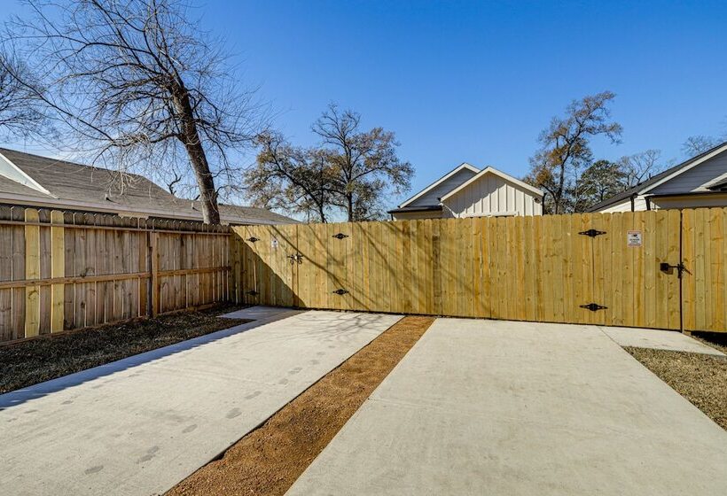 Modern Houston Vacation Rental, 8 Mi To Downtown!