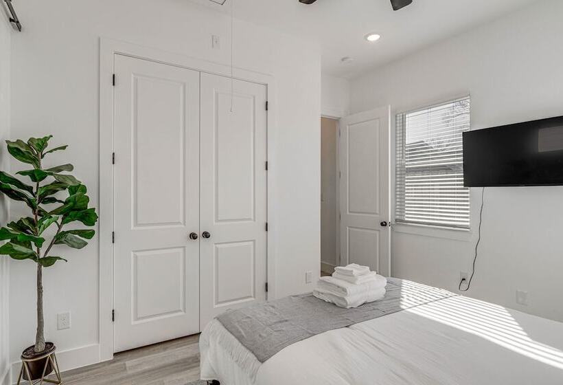 Modern Houston Vacation Rental, 8 Mi To Downtown!