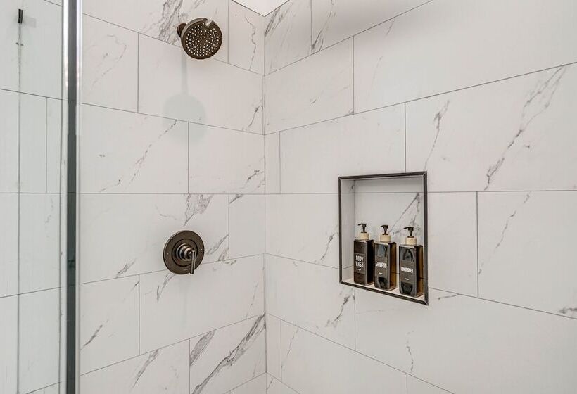 Modern Houston Vacation Rental, 8 Mi To Downtown!