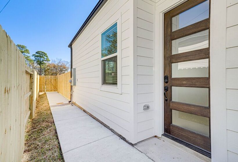 Modern Houston Vacation Rental, 8 Mi To Downtown!
