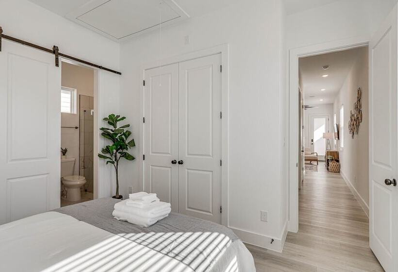 Modern Houston Vacation Rental, 8 Mi To Downtown!