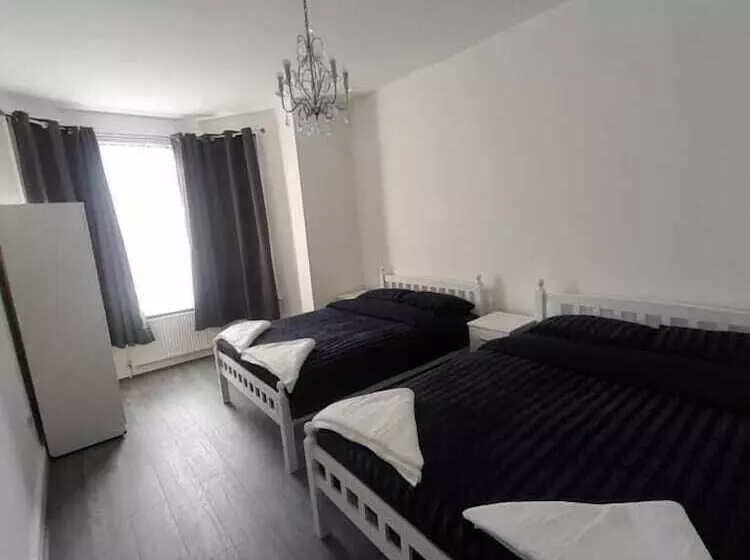 ペンション Rayan S Lodge Stratford