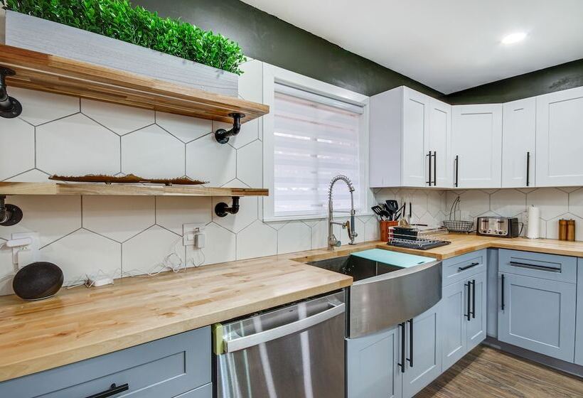 Stunning Jackson Home ~ 2 Mi To Downtown!