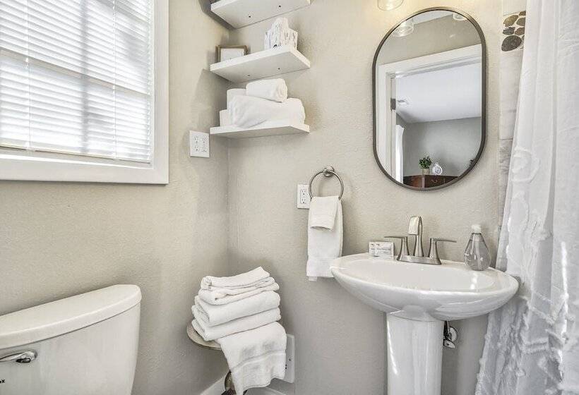 2brwren S Nestdowntown And Hiking Nearby