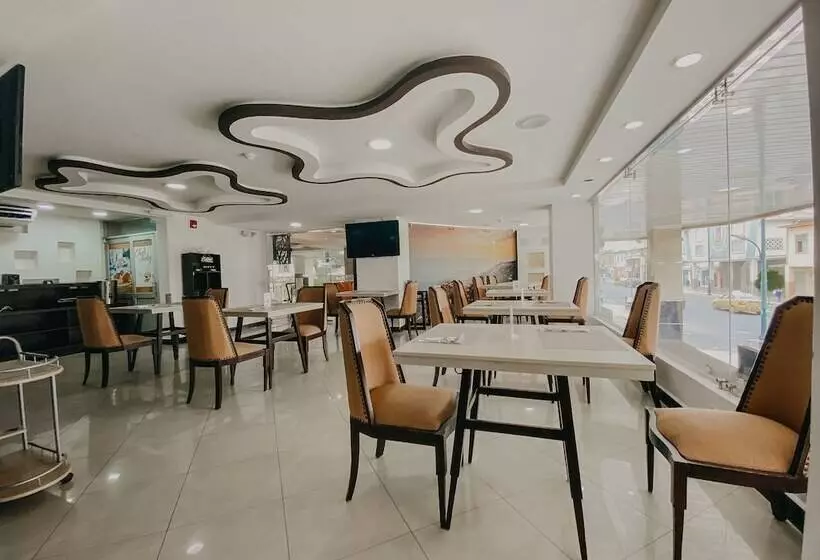 Britney Hotel Machala