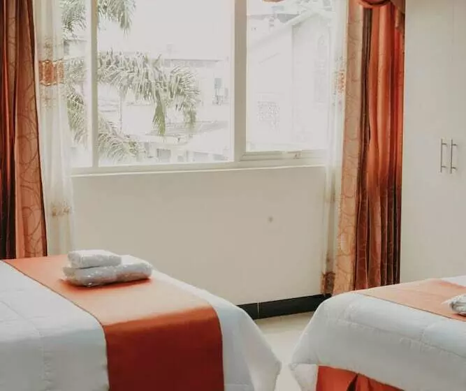 Britney Hotel Machala