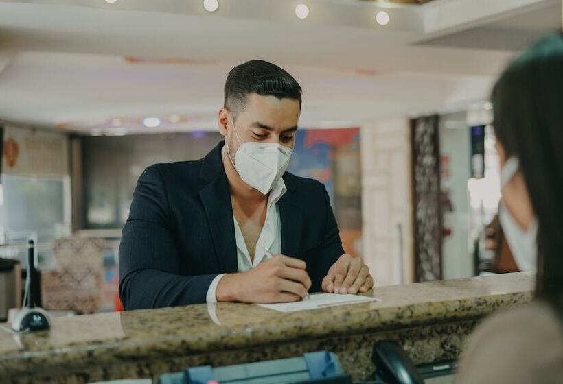 Britney Hotel Machala