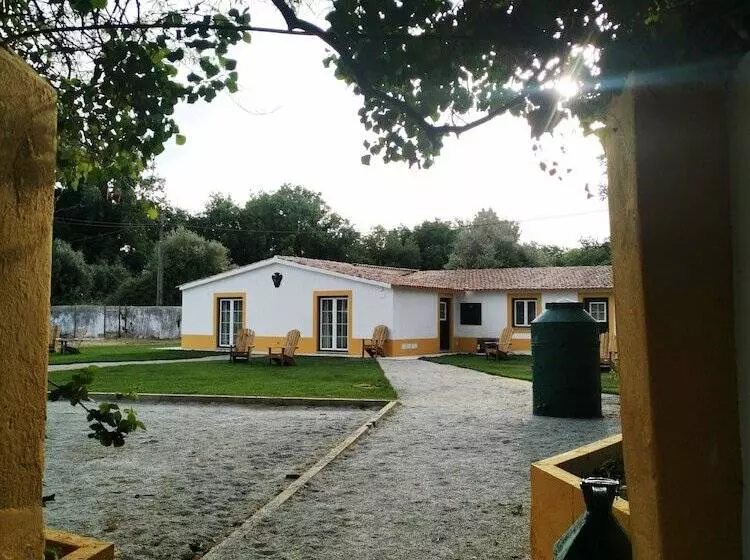 Maaseutuhotelli Quinta Do Louredo   évora