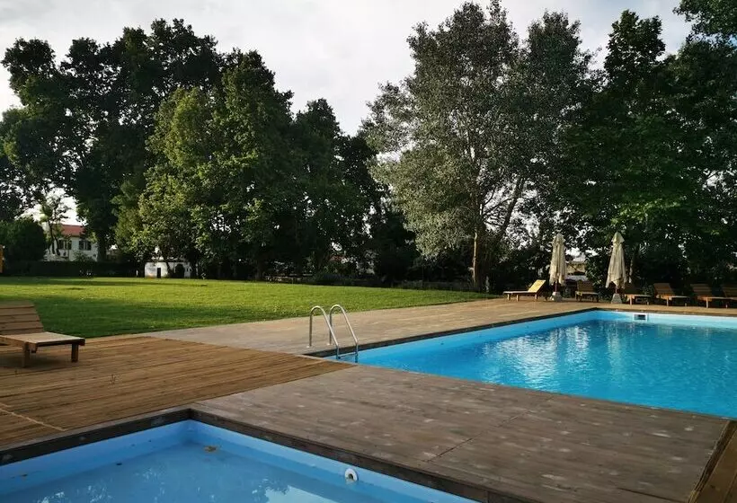 Maaseutuhotelli Quinta Do Louredo   évora