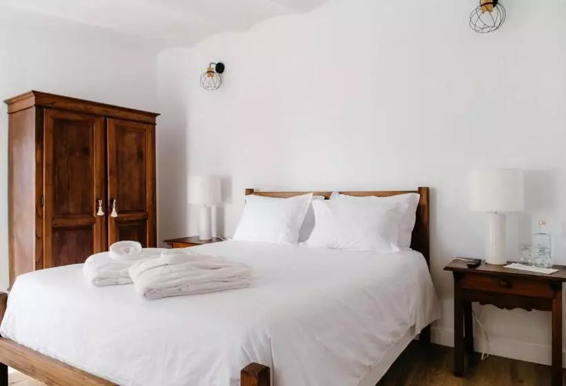 Maaseutuhotelli Quinta Do Louredo   évora