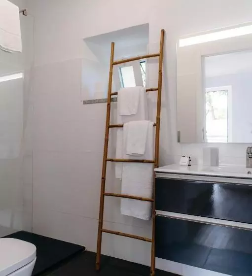 Maaseutuhotelli Quinta Do Louredo   évora