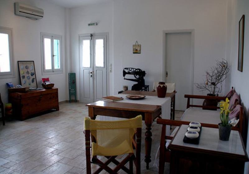 Anemoessa Studios & Rooms