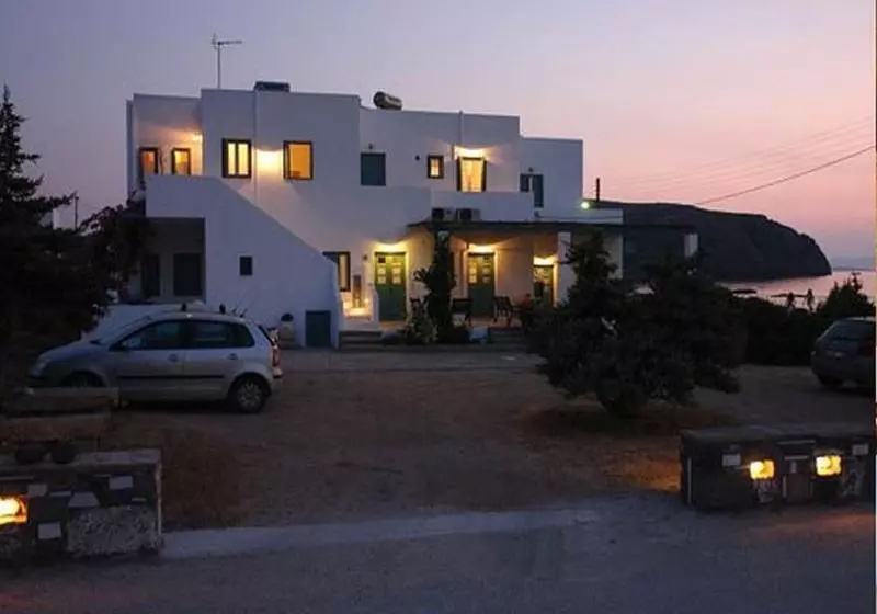 Anemoessa Studios & Rooms