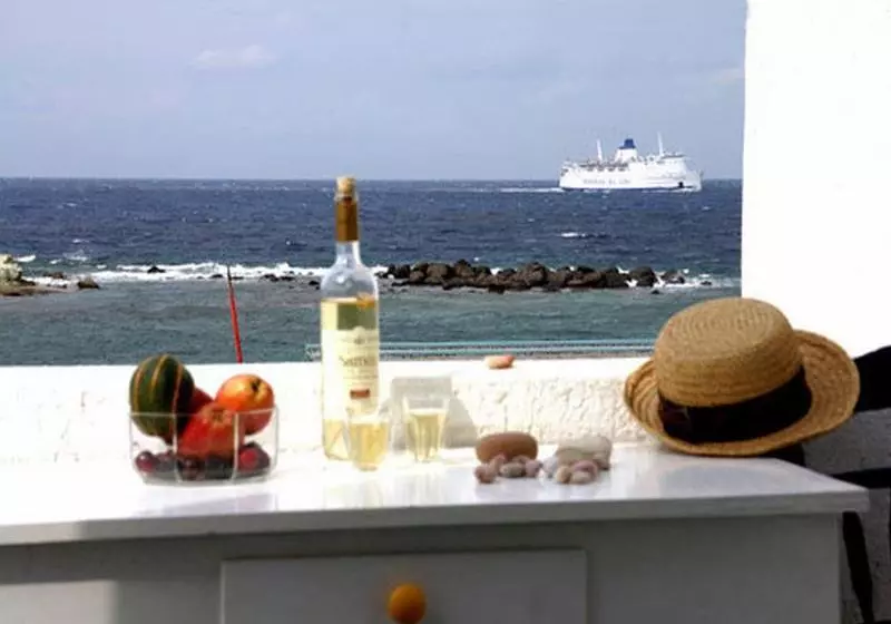 Anemoessa Studios & Rooms
