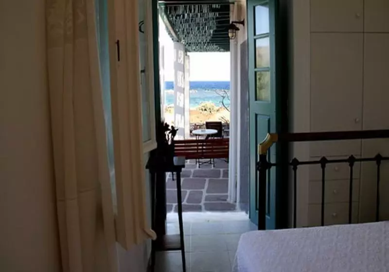 Anemoessa Studios & Rooms
