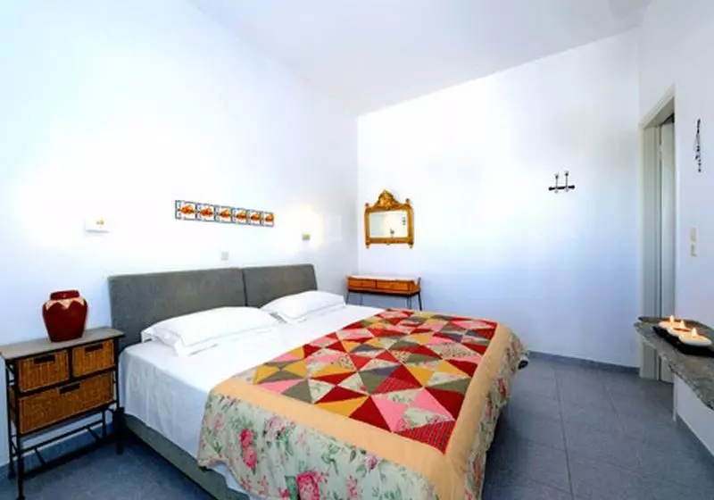 Anemoessa Studios & Rooms