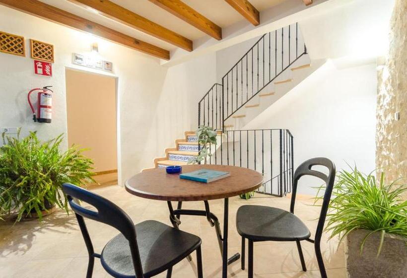 Embat Alberg Juvenil Hostel