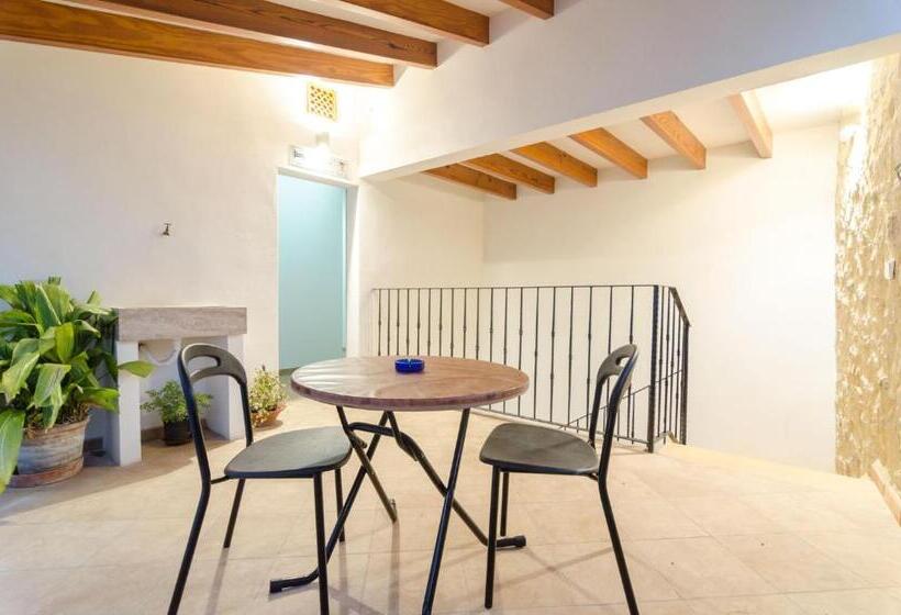 Embat Alberg Juvenil Hostel