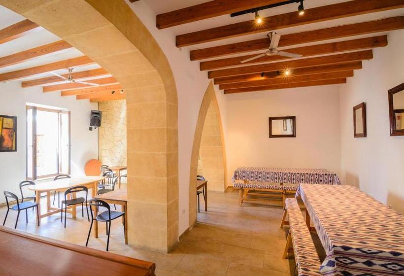 Embat Alberg Juvenil Hostel