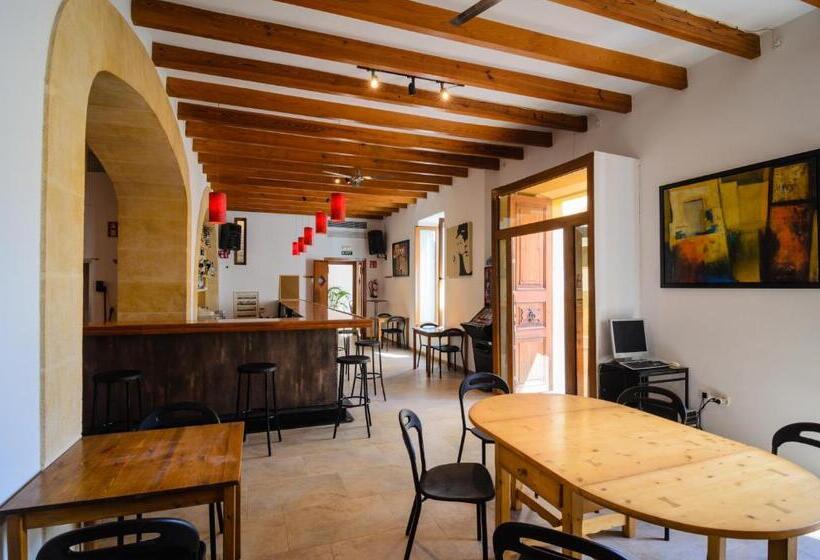 Embat Alberg Juvenil Hostel