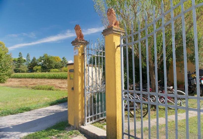 هتل Agriturismo La Conte