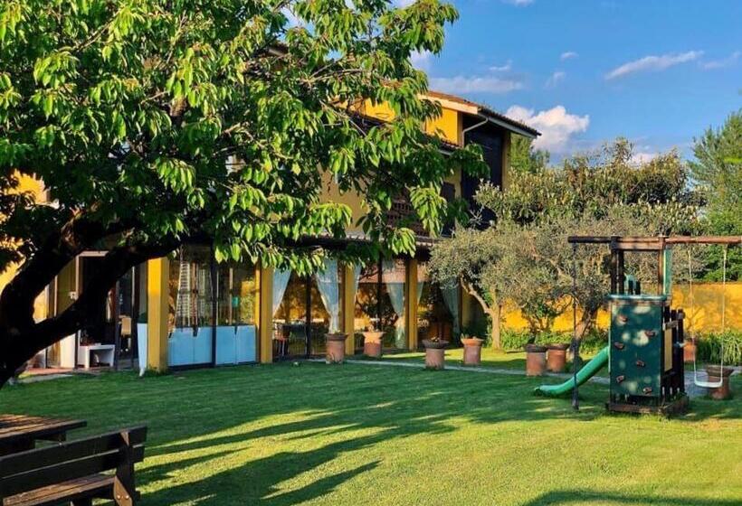 هتل Agriturismo La Conte