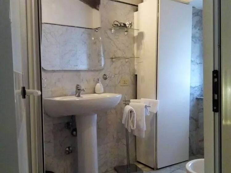 هتل Agriturismo Locanda Del Papa