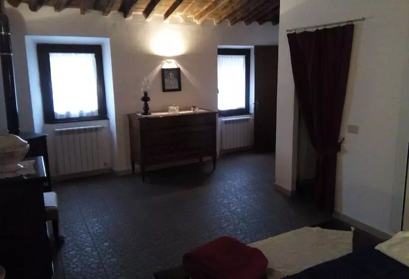 هتل Agriturismo Locanda Del Papa