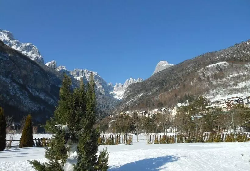 ホテル Garnì Lago Alpino