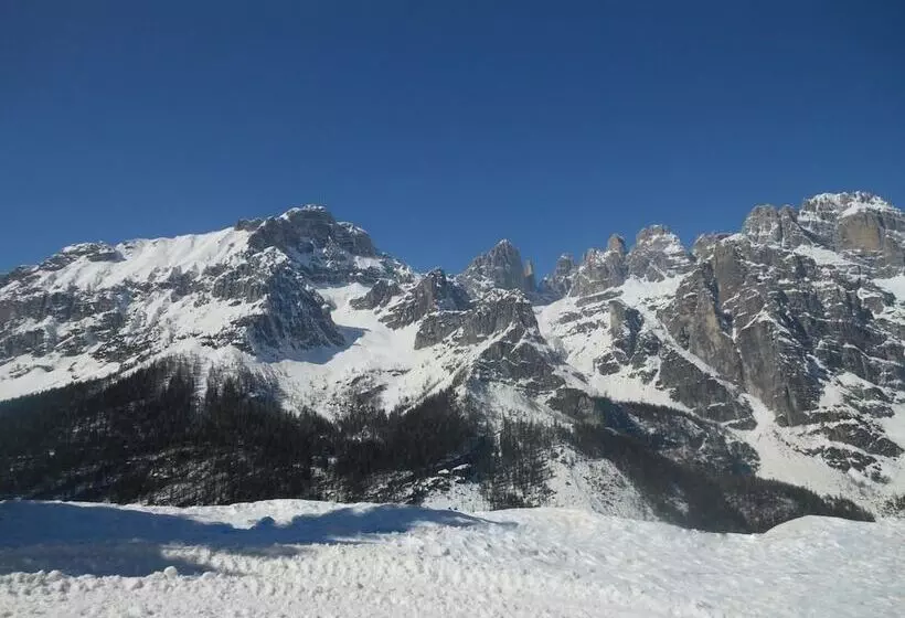 ホテル Garnì Lago Alpino