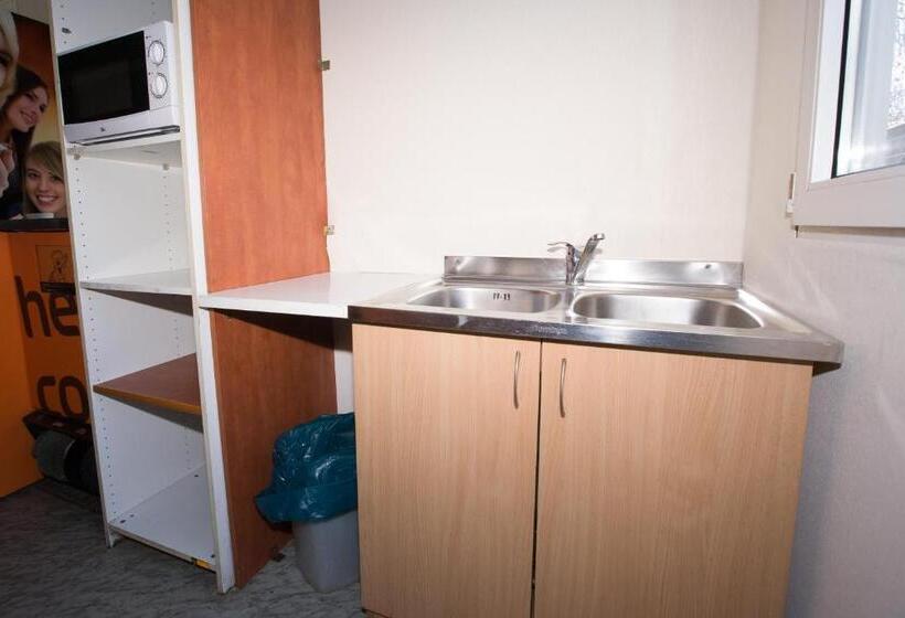 בית מלון כפרי Hostel Metro