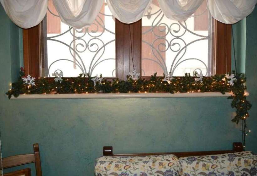 酒店 La Piazzetta Rooms & Breakfast